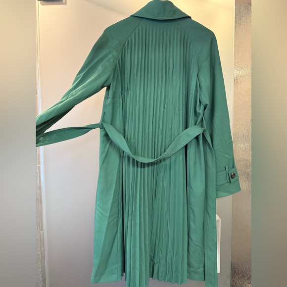 Ann Taylor Classic Green Pleated Back Trench Coat - Picture 5 of 11